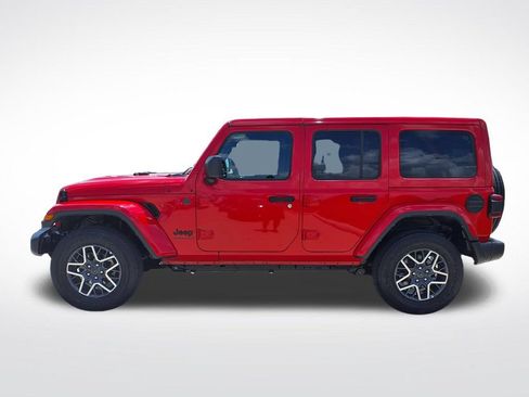 Used 2025 Jeep Wrangler Unlimited Sahara AWD/4WD image 5