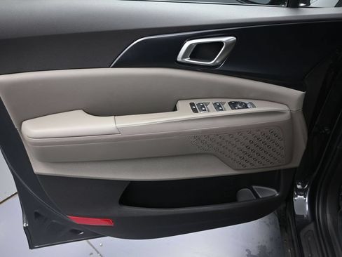 New 2026 Kia Carnival LXS FWD image 9