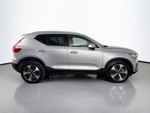 Certified 2023 Volvo XC40 B5 Plus AWD/4WD image 5