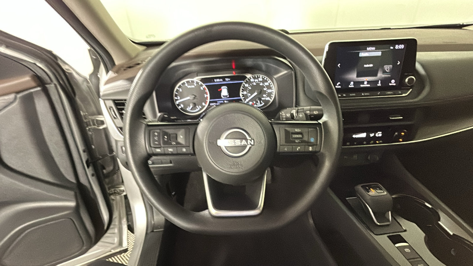 Used 2023 Nissan Rogue SV FWD image 18