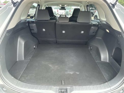 Used 2025 Toyota RAV4 XLE AWD/4WD image 8