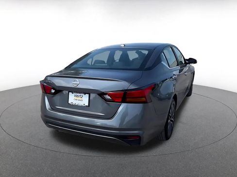 Used 2025 Nissan Altima 2.5 SV FWD image 14