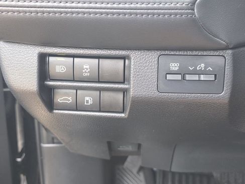 Used 2022 Toyota Avalon XLE FWD image 21
