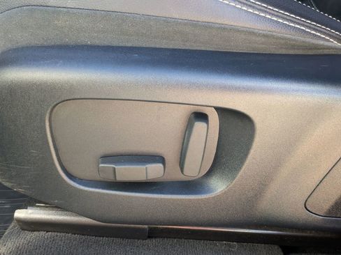 Used 2018 Land Rover Range Rover Velar R-Dynamic SE image 16