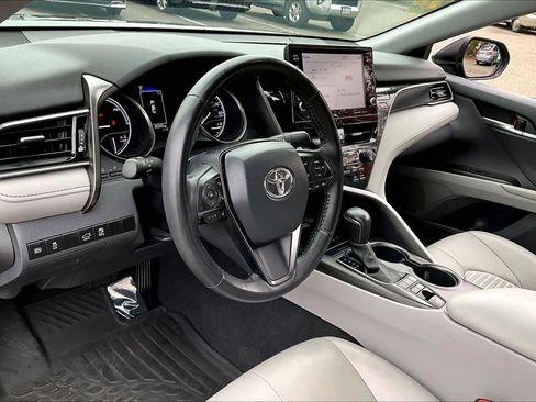 Certified 2022 Toyota Camry SE image 17