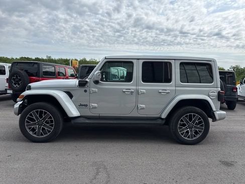 Used 2023 Jeep Wrangler Unlimited Sahara AWD/4WD image 6