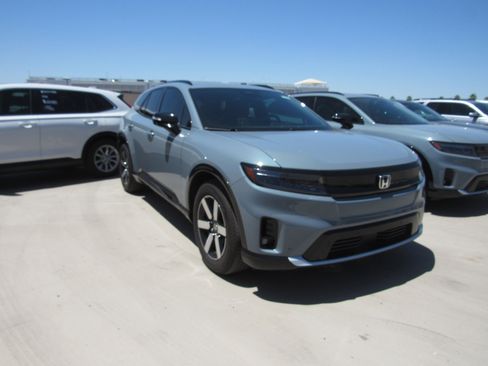 Used 2025 Honda Prologue Touring image 2