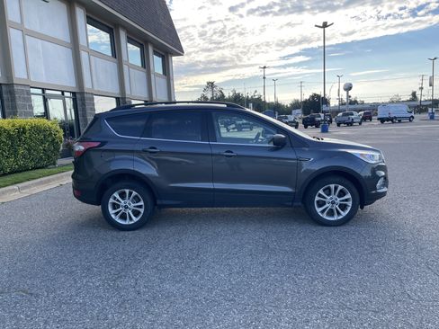 Used 2018 Ford Escape SEL AWD/4WD image 3