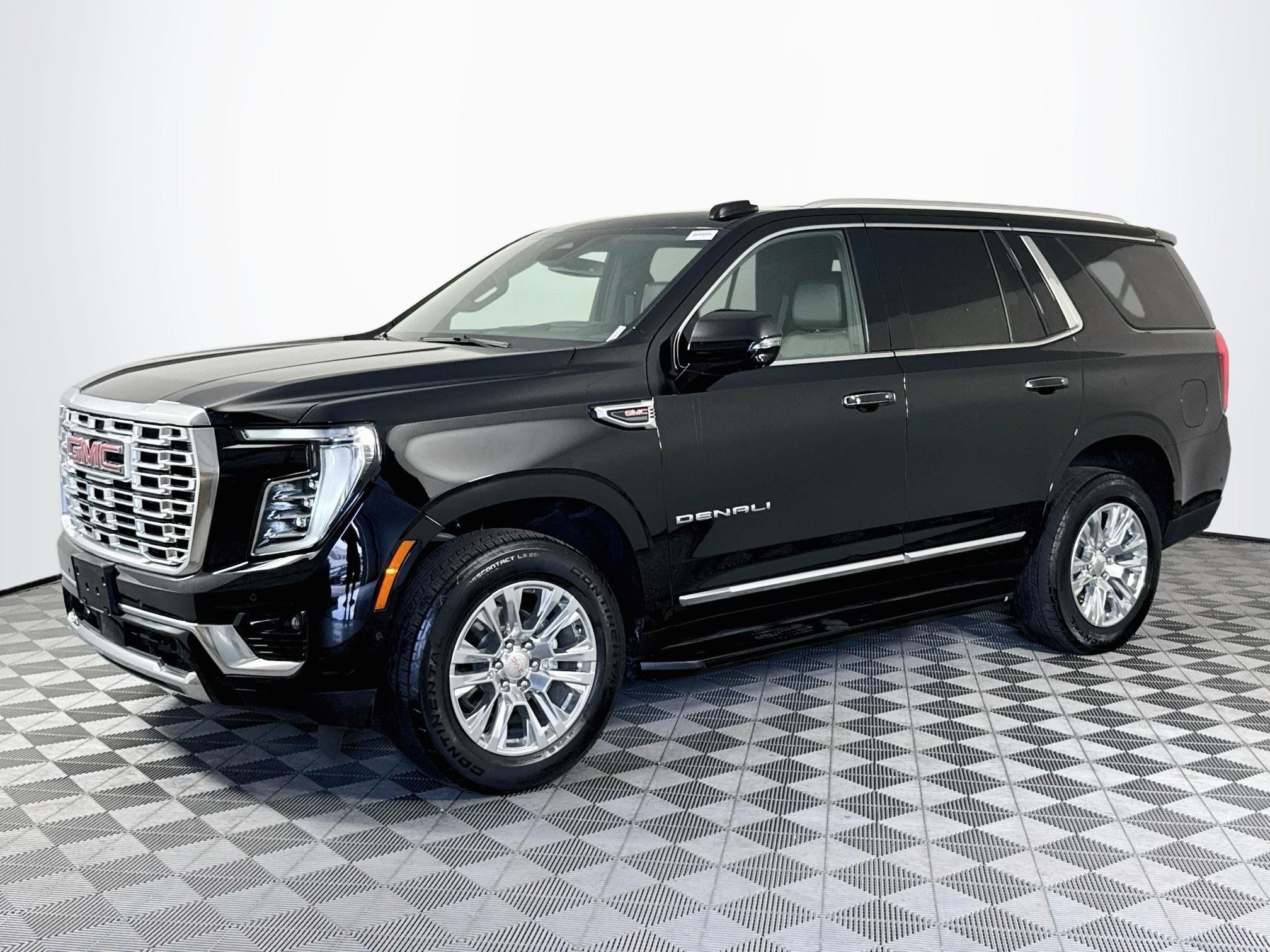 Used 2025 GMC Yukon Denali AWD/4WD image 4