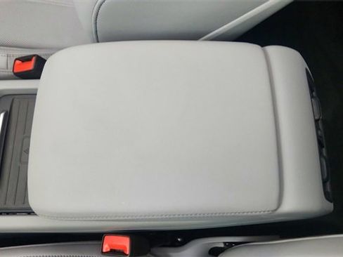 Used 2024 Audi Q5 e Prestige w/ Prestige Package image 57