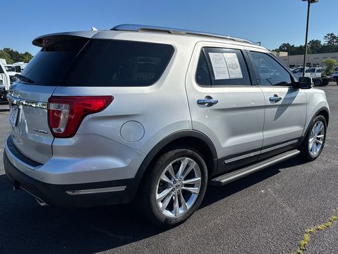 Used 2018 Ford Explorer Limited w/ Equipment Group 301A FWD image 6