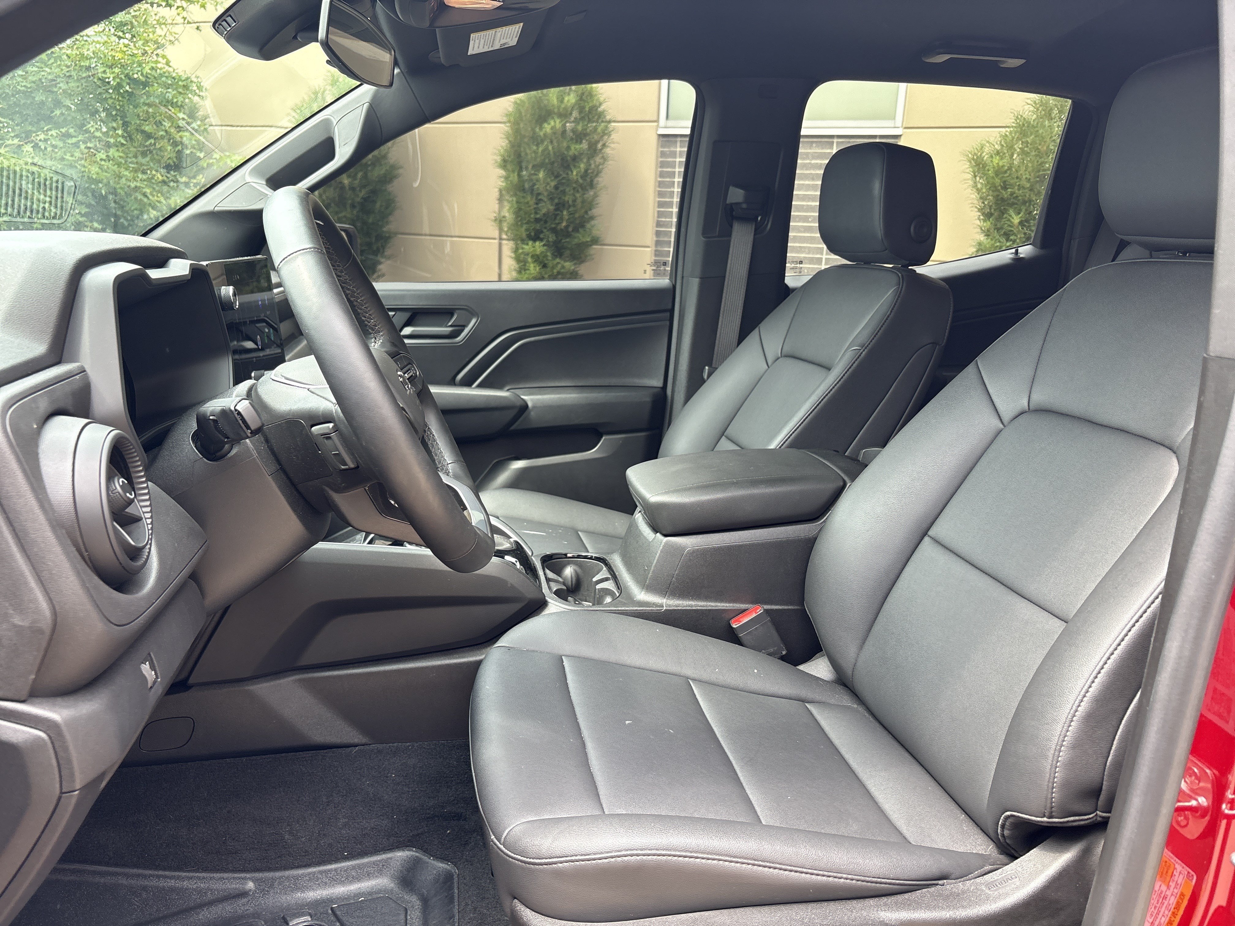Used 2025 Chevrolet Colorado Trail Boss AWD/4WD image 15