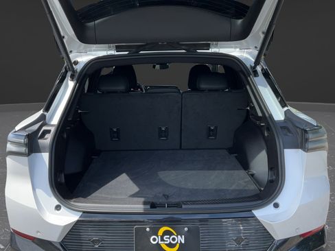 Used 2024 Chevrolet Equinox EV LT FWD image 25