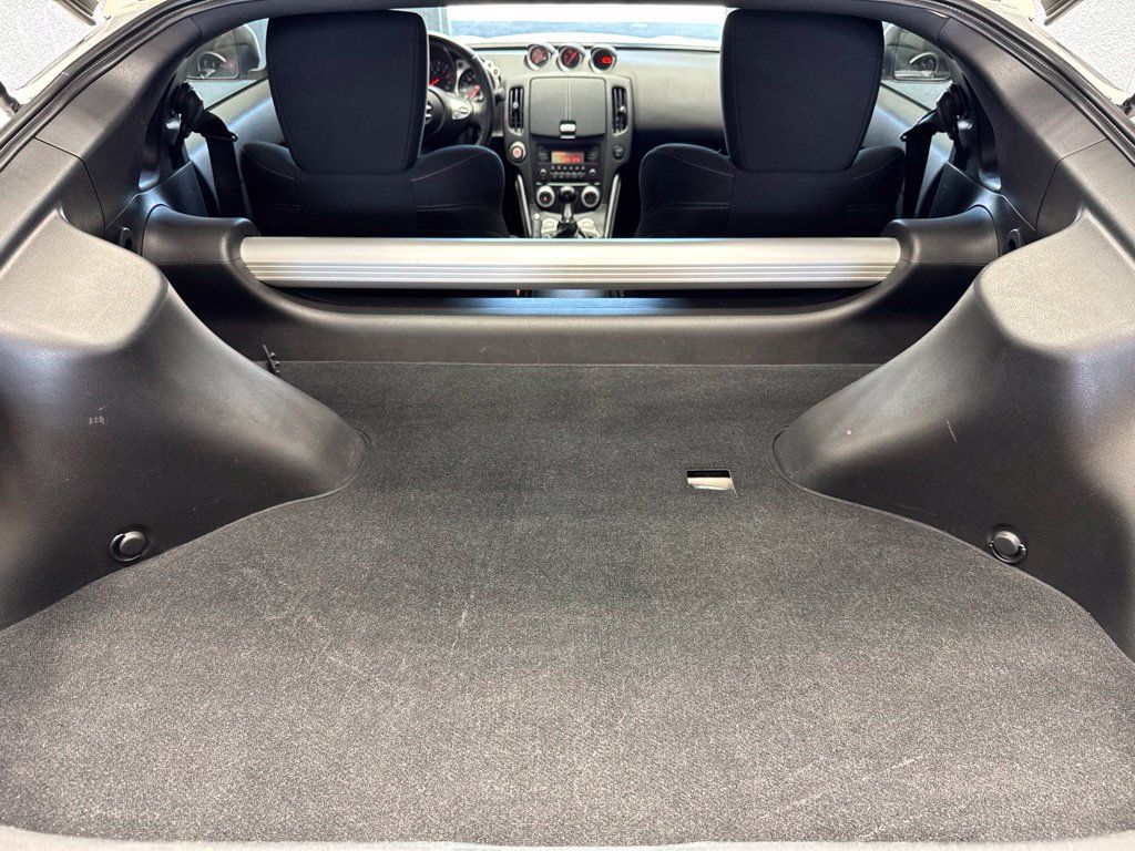Used 2016 Nissan 370Z Coupe RWD image 17