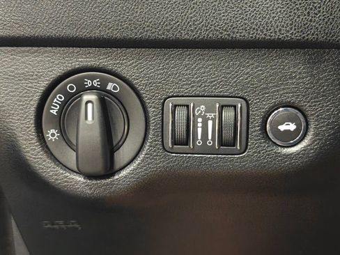 Used 2018 Dodge Charger SXT RWD image 39