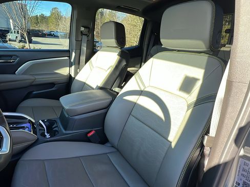 Used 2025 Chevrolet Colorado ZR2 w/ Technology Package image 18