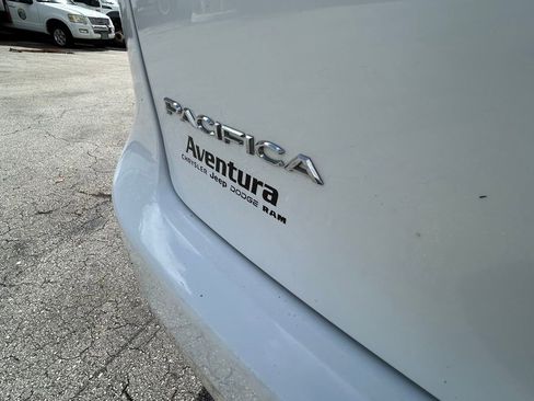 Used 2024 Chrysler Pacifica Touring-L image 37