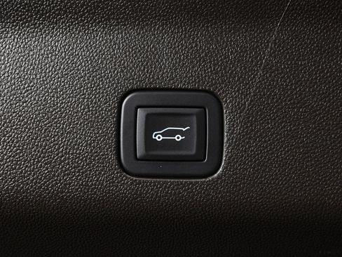 Used 2025 GMC Yukon XL Elevation AWD/4WD image 14