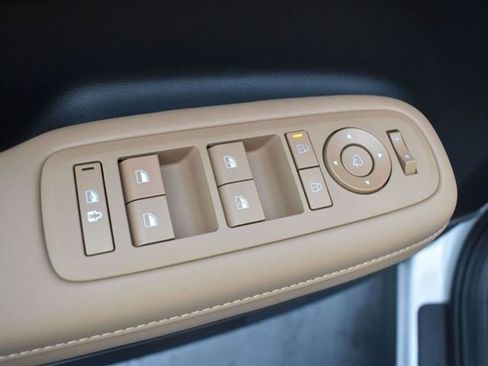 Used 2025 Hyundai Santa Fe Limited image 9