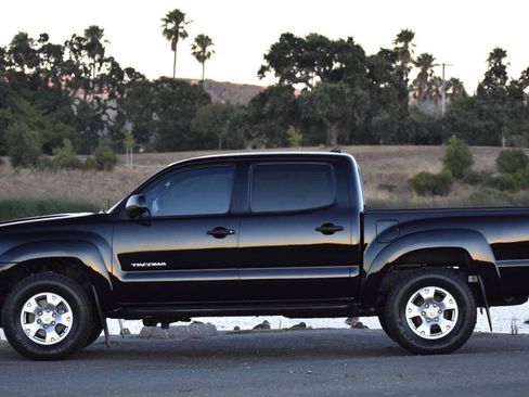 Used 2015 Toyota Tacoma 4x4 Double Cab w/ TRD Off-Road Package image 26
