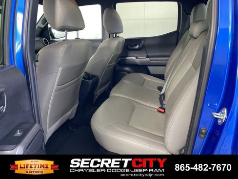 Used 2018 Toyota Tacoma TRD Off-Road AWD/4WD image 28