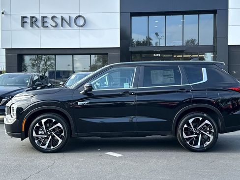 New 2025 Mitsubishi Outlander SE image 8