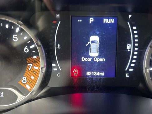 Used 2023 Jeep Renegade Latitude image 26