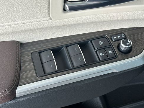 Certified 2024 Toyota Sienna Platinum image 14