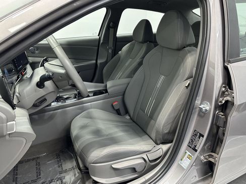 Certified 2023 Hyundai Elantra SEL w/ Convenience Package image 11