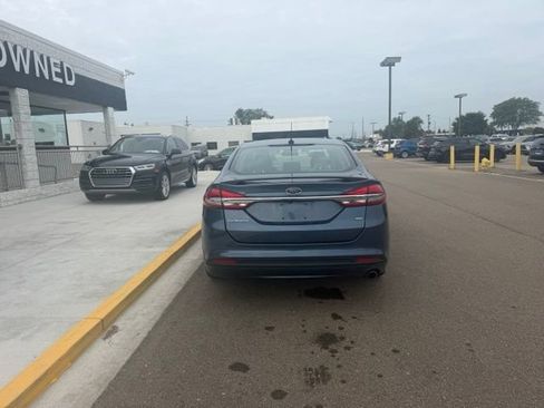 Used 2018 Ford Fusion SE w/ Equipment Group 201A FWD image 11
