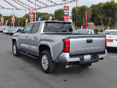 Certified 2026 Toyota Tacoma SR5 AWD/4WD image 11