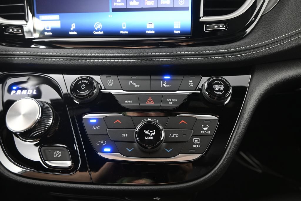 New 2027 Chrysler Pacifica Select AWD/4WD image 30