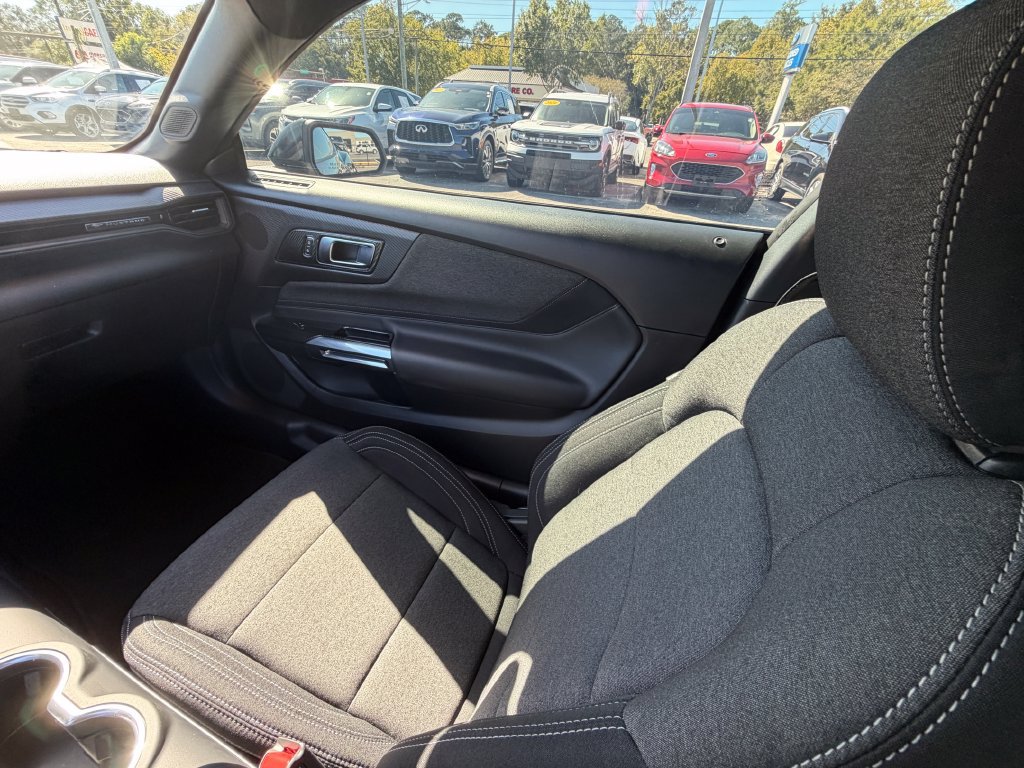Used 2025 Ford Mustang Coupe RWD image 17
