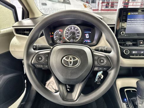 Used 2022 Toyota Corolla LE image 16