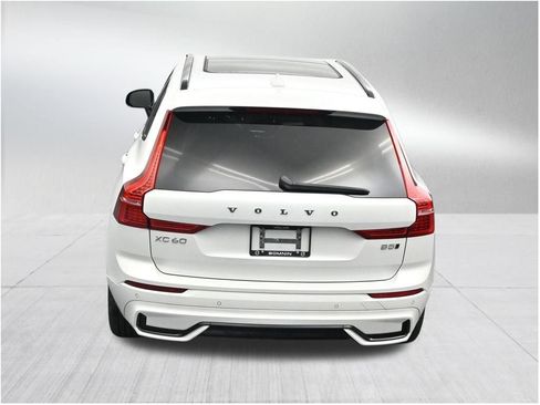 Used 2024 Volvo XC60 B5 Plus w/ Climate Package AWD/4WD image 17