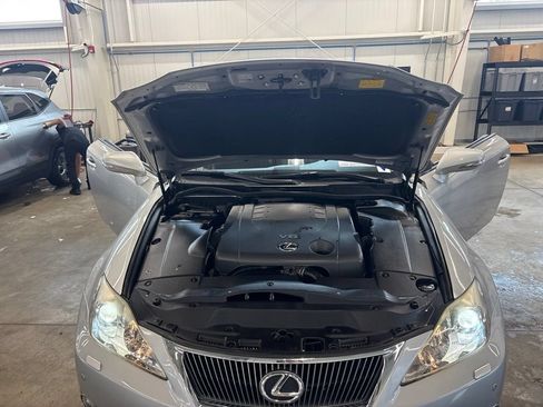 Used 2010 Lexus IS 250C w/ Luxury Pkg RWD image 21