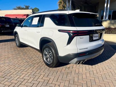 Used 2025 Chevrolet Traverse LT