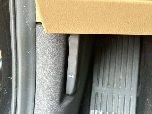 Used 2012 Hyundai Elantra GLS w/ Preferred Pkg 3 image 18