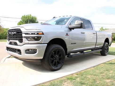 Used 2025 RAM 2500 Laramie AWD/4WD image 9