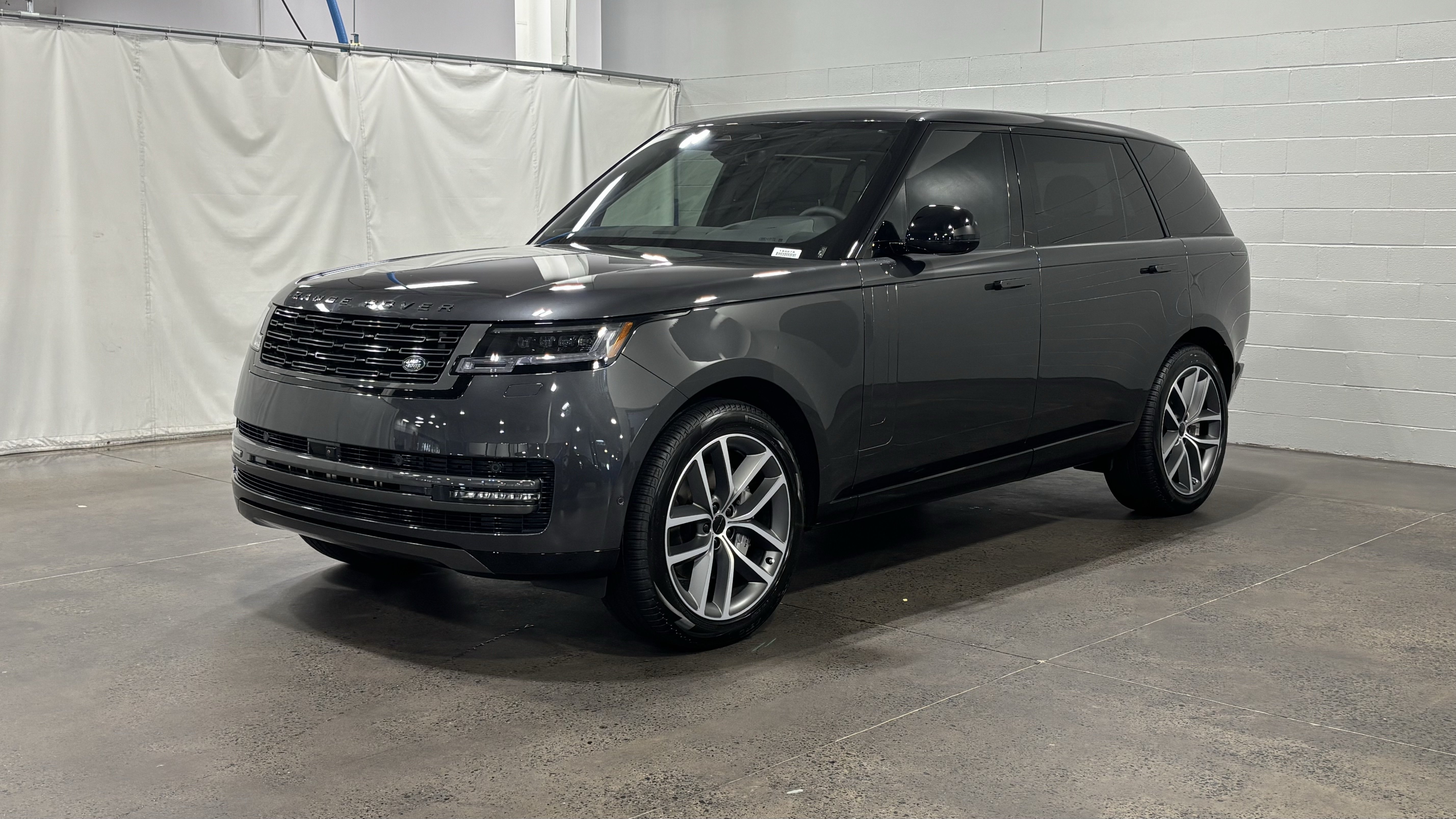 New 2026 Land Rover Range Rover Long Wheelbase SE AWD/4WD image 1