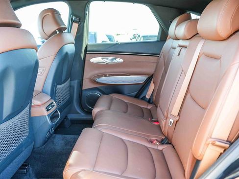 Used 2023 Genesis GV70 2.5T w/ Advanced Package image 18