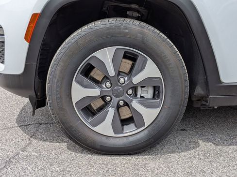 Used 2023 Jeep Grand Cherokee 4WD 4xe image 34