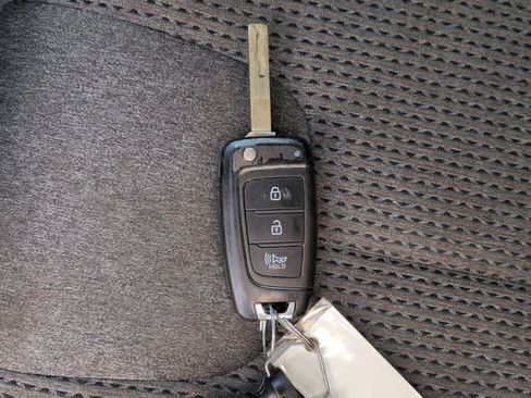 Used 2021 Hyundai Santa Fe SE AWD/4WD image 34
