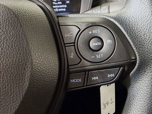 Used 2022 Toyota Corolla LE image 16