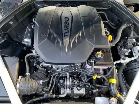 Used 2025 Genesis G70 2.5T image 32