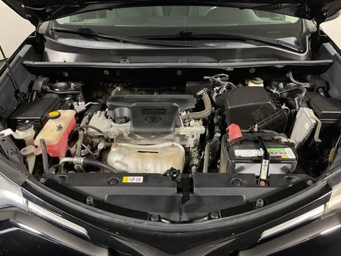 Used 2018 Toyota RAV4 LE w/ Carpet Mat Package AWD/4WD image 39