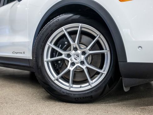 Used 2025 Porsche Cayenne S image 17