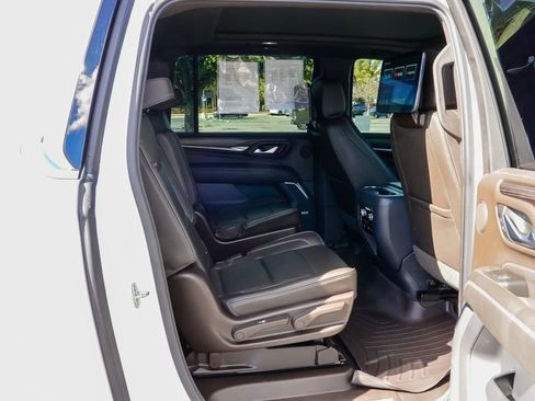 Used 2022 GMC Yukon XL Denali w/ Denali Ultimate Package image 12