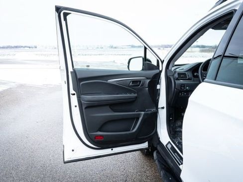 Used 2025 Honda Ridgeline Sport image 16