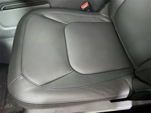 Used 2025 Land Rover Defender 110 V8 image 22